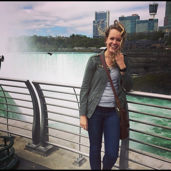 Meet your Posher, Ashley - Picture 3 of 3